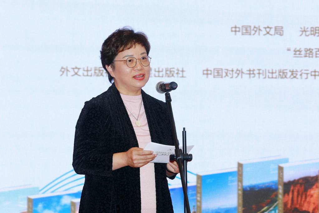 陈实主持.jpg