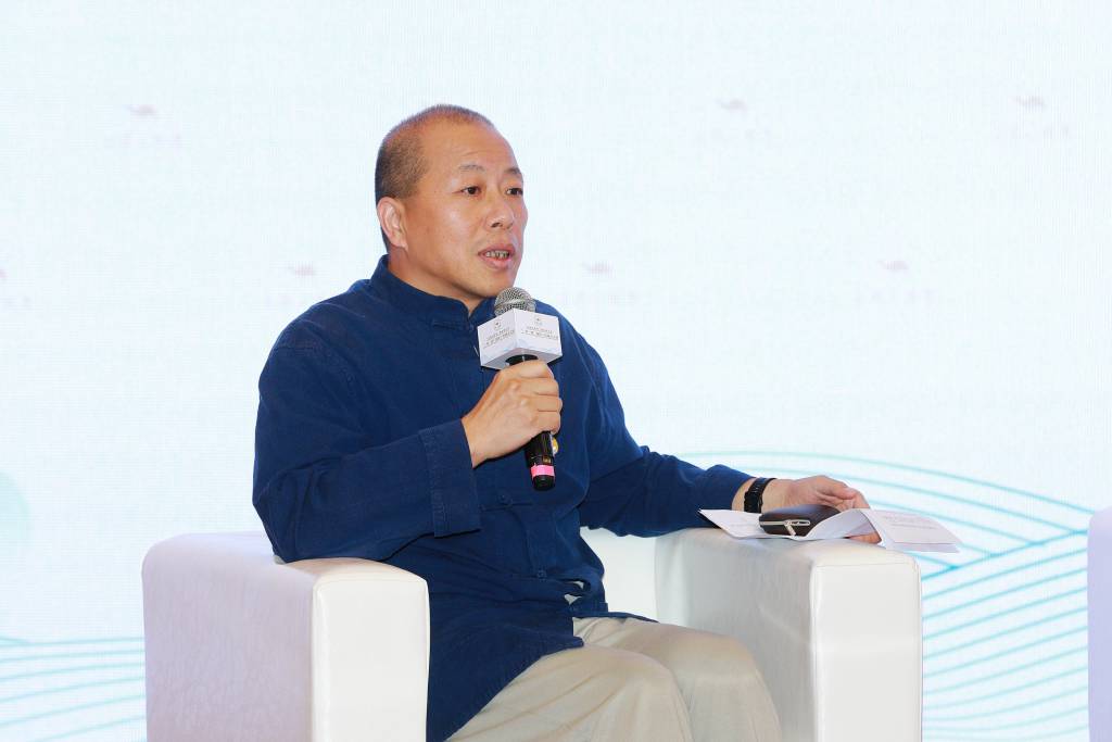 谢刚主持.jpg